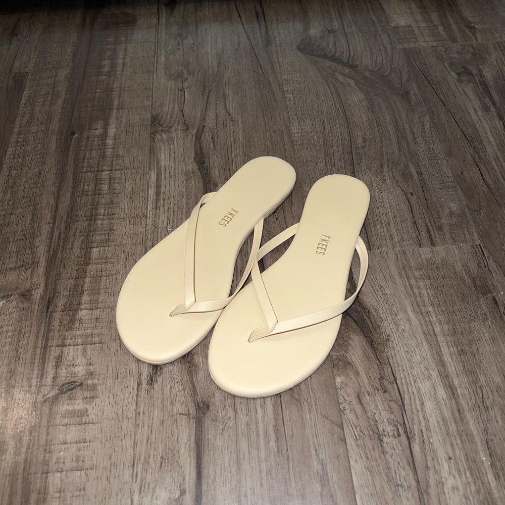 SOLD Tkees flip flops NWOB